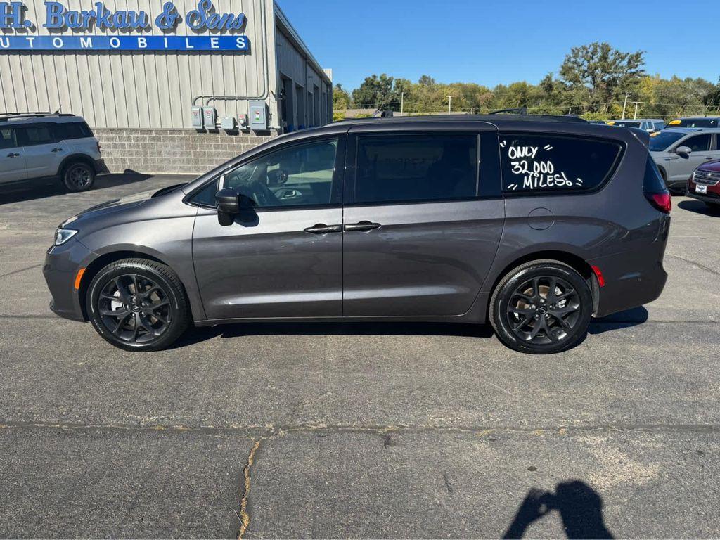 used 2022 Chrysler Pacifica car, priced at $37,952