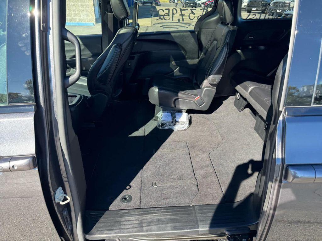 used 2022 Chrysler Pacifica car, priced at $37,952