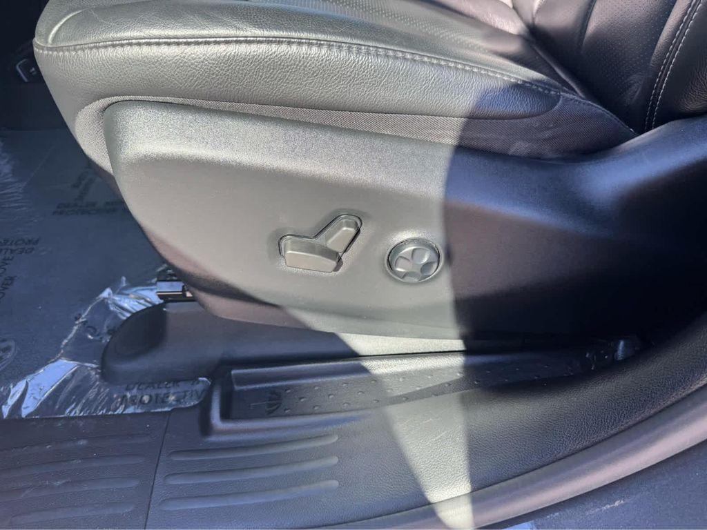 used 2022 Chrysler Pacifica car, priced at $37,952