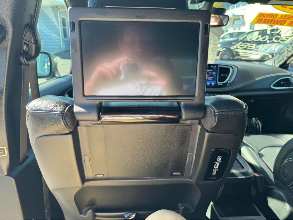used 2022 Chrysler Pacifica car, priced at $37,952