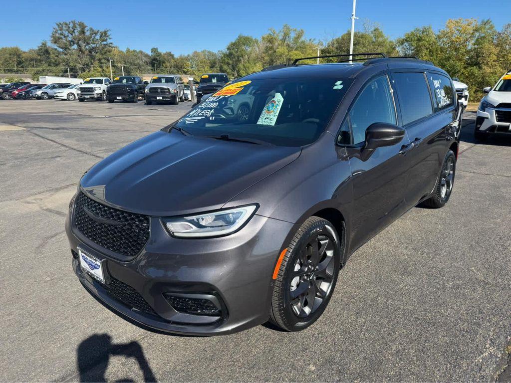 used 2022 Chrysler Pacifica car, priced at $37,952