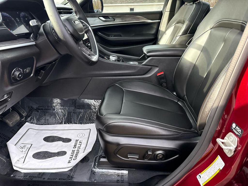 used 2024 Jeep Grand Cherokee car, priced at $38,952