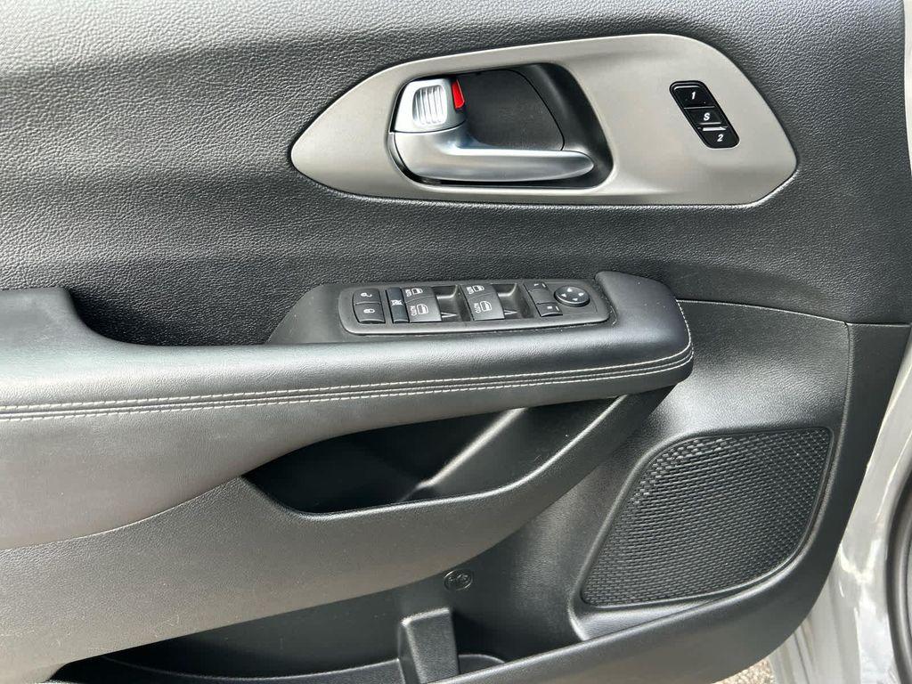 used 2025 Chrysler Pacifica car, priced at $36,301