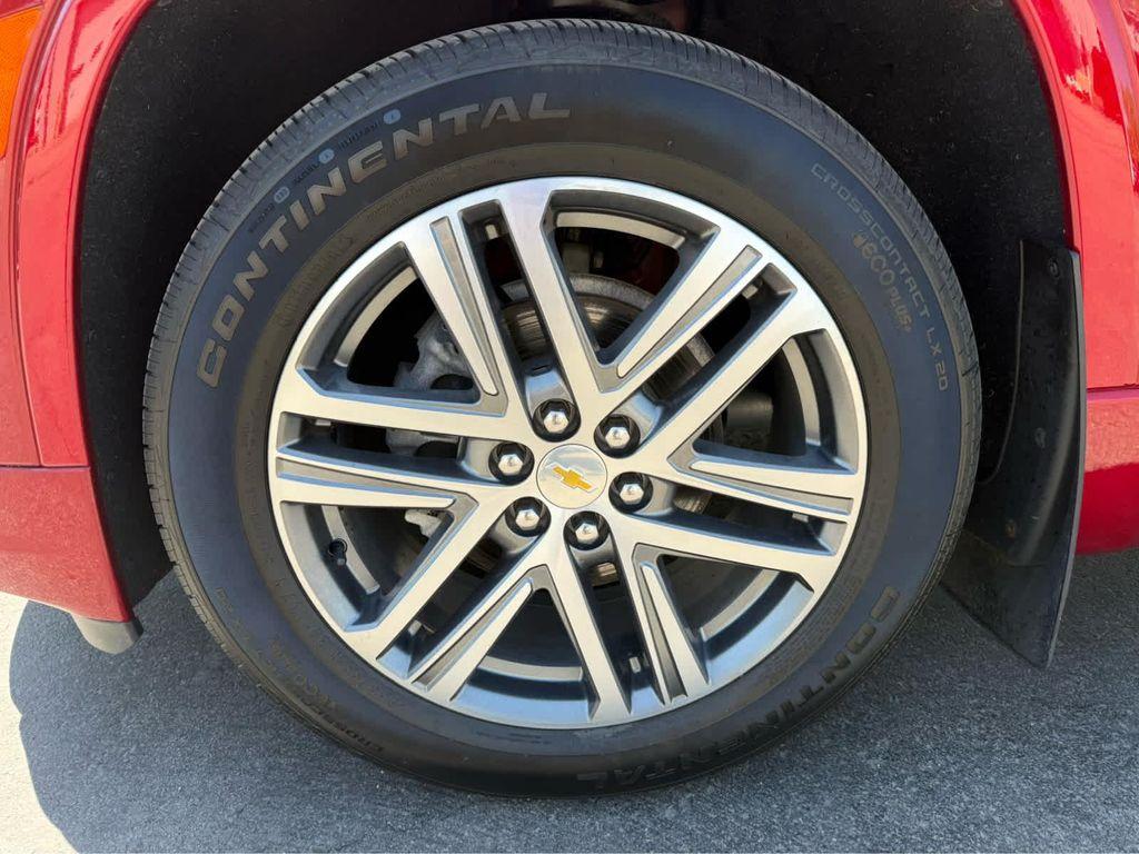 used 2023 Chevrolet Traverse car, priced at $32,301