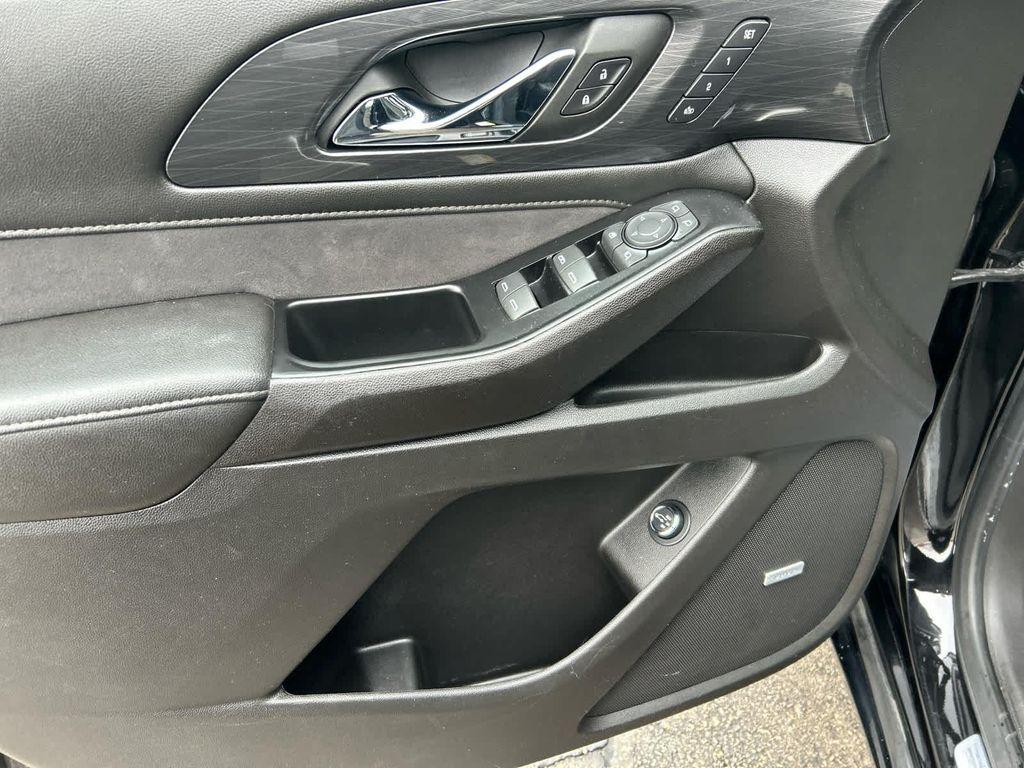 used 2022 Chevrolet Traverse car, priced at $28,952