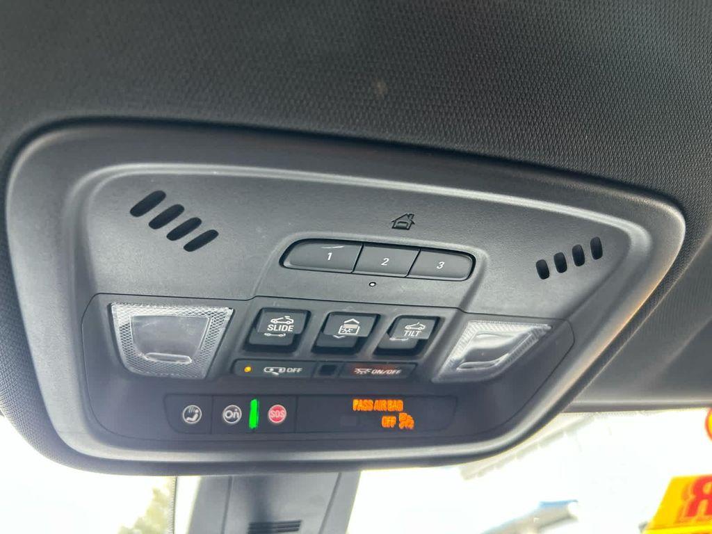 used 2022 Chevrolet Traverse car, priced at $28,952