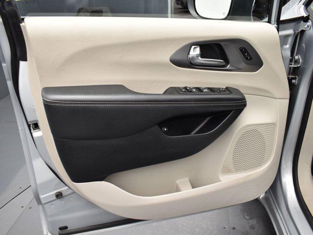 used 2023 Chrysler Pacifica Hybrid car, priced at $20,895