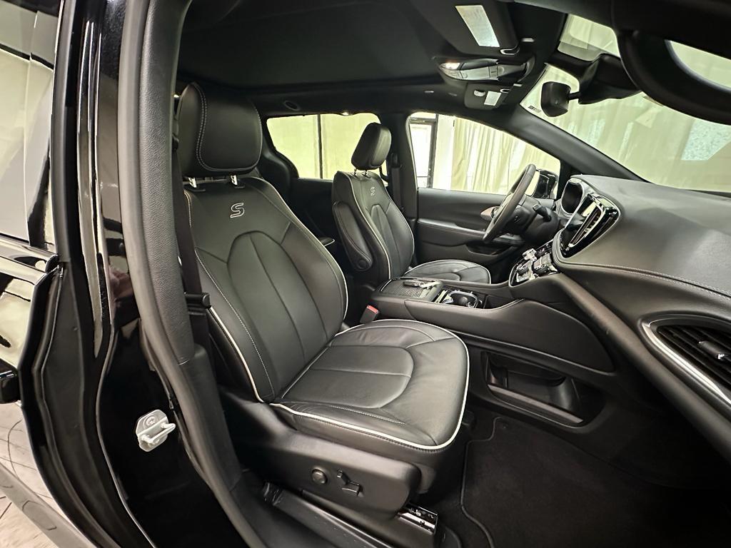 used 2026 Chrysler Pacifica car, priced at $37,931