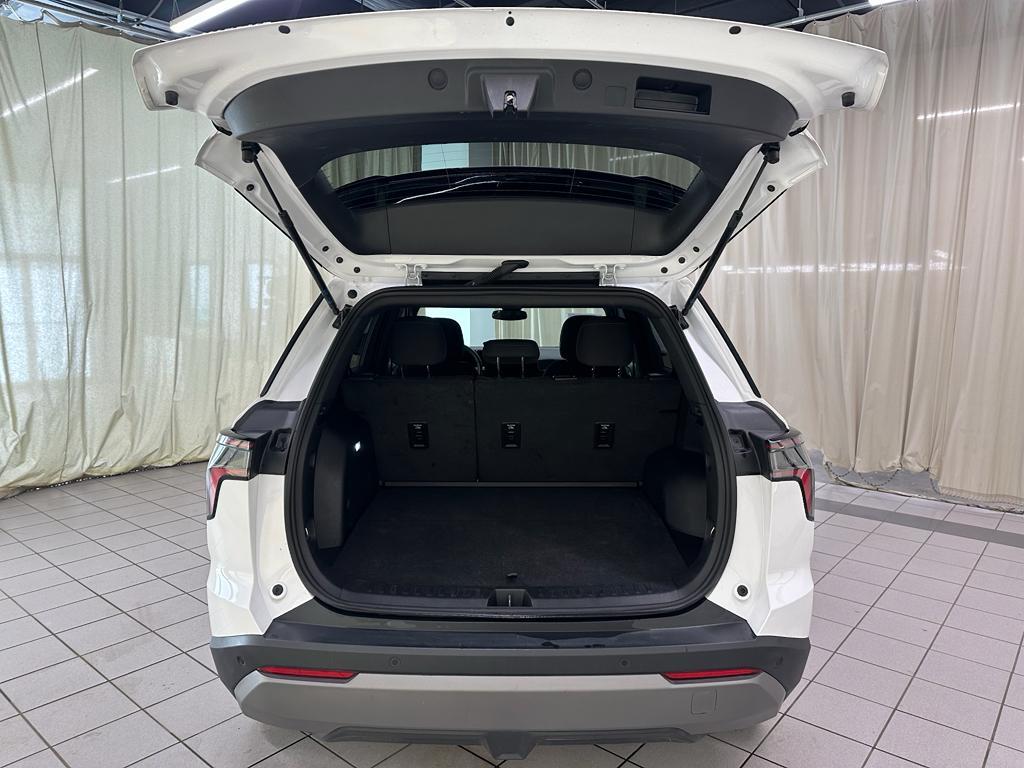 used 2025 Chevrolet Equinox car, priced at $25,131