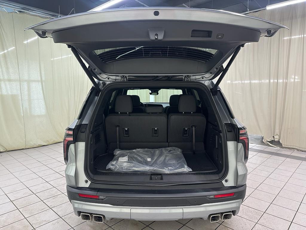 new 2026 Chevrolet Traverse car, priced at $47,201