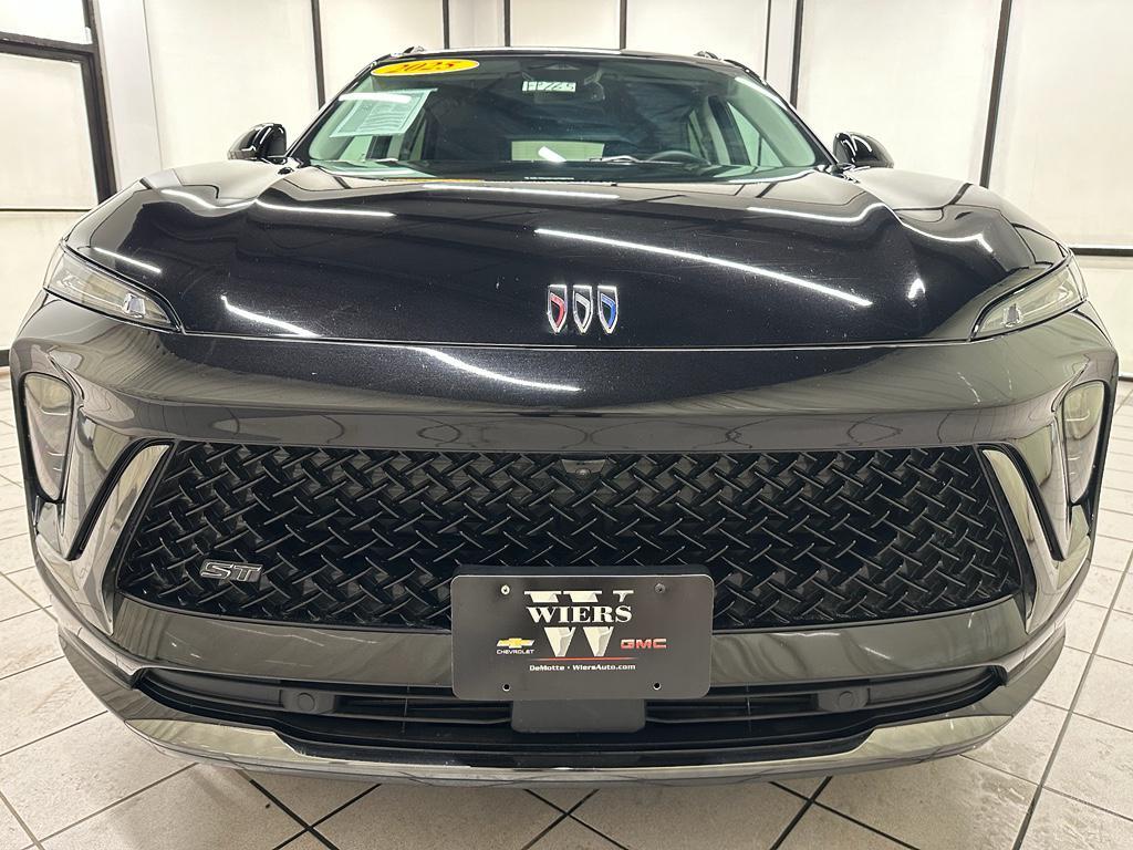 used 2025 Buick Envision car, priced at $29,885