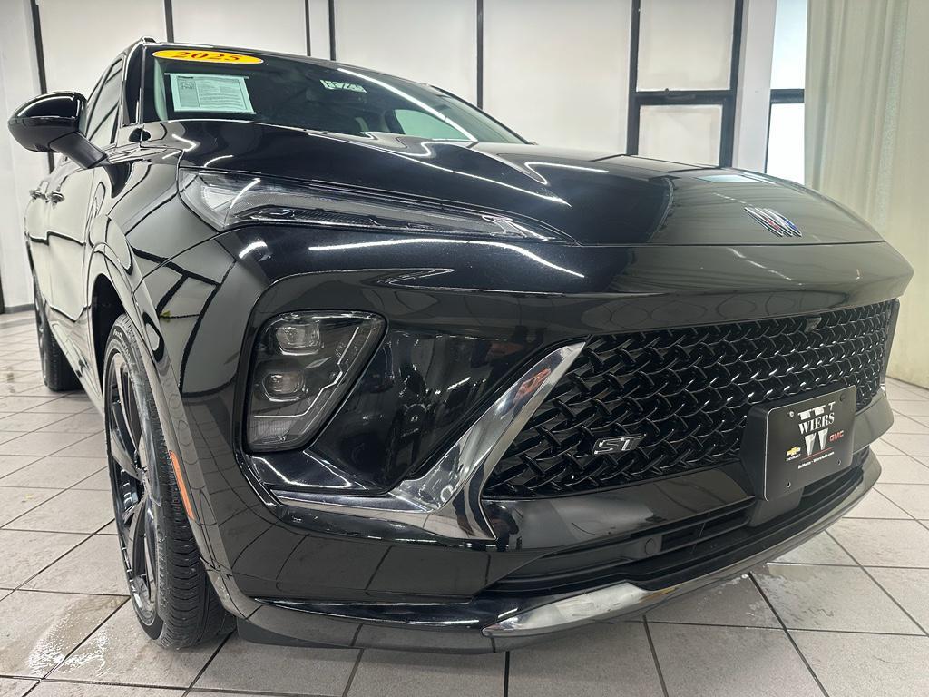 used 2025 Buick Envision car, priced at $29,885