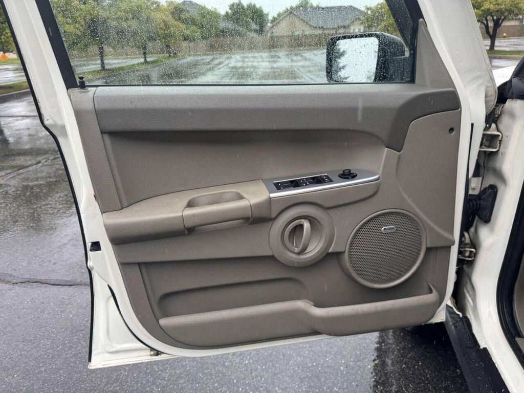 used 2008 Jeep Commander car, priced at $3,000