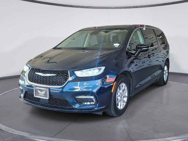 used 2024 Chrysler Pacifica car, priced at $27,295