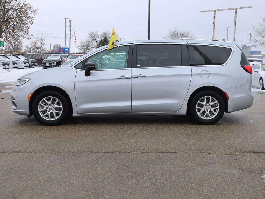 used 2024 Chrysler Pacifica car, priced at $29,577