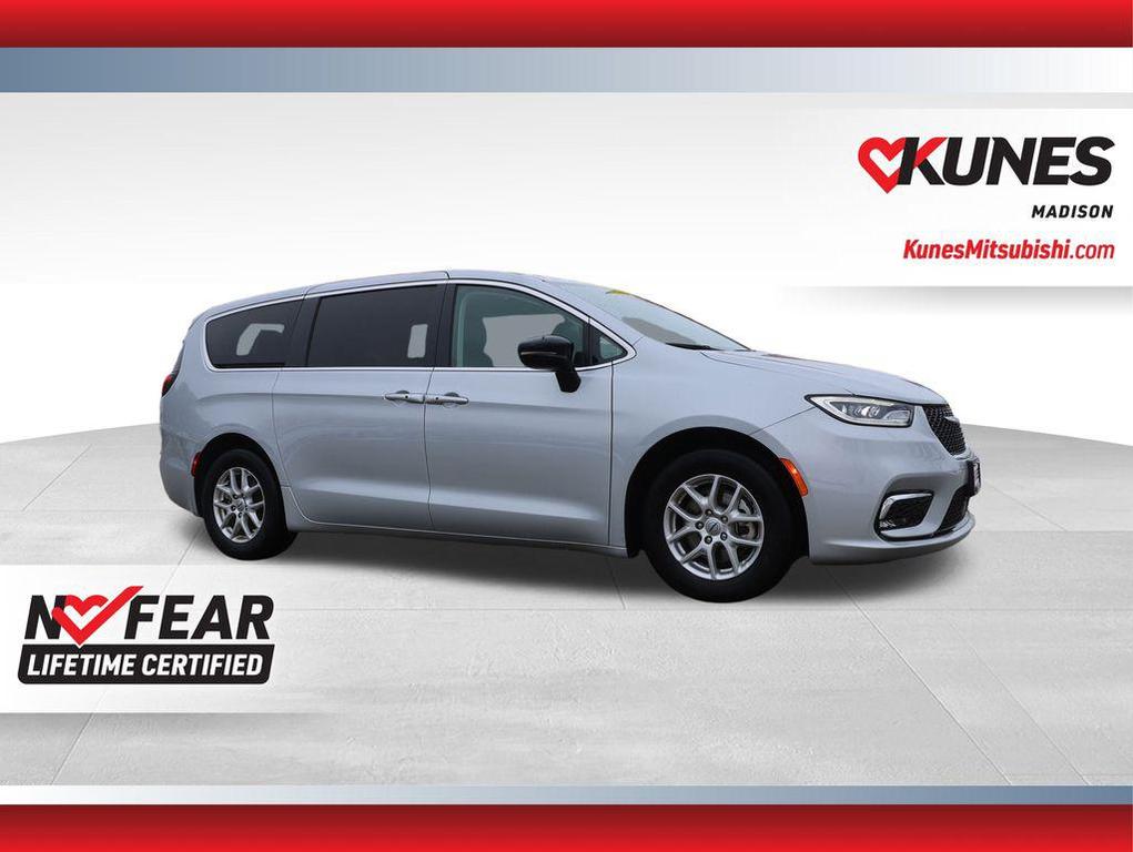 used 2024 Chrysler Pacifica car, priced at $29,577