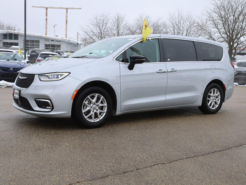 used 2024 Chrysler Pacifica car, priced at $29,577