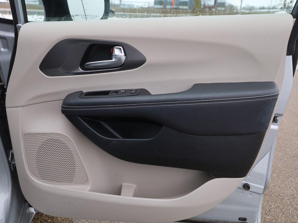 used 2024 Chrysler Pacifica car, priced at $29,577