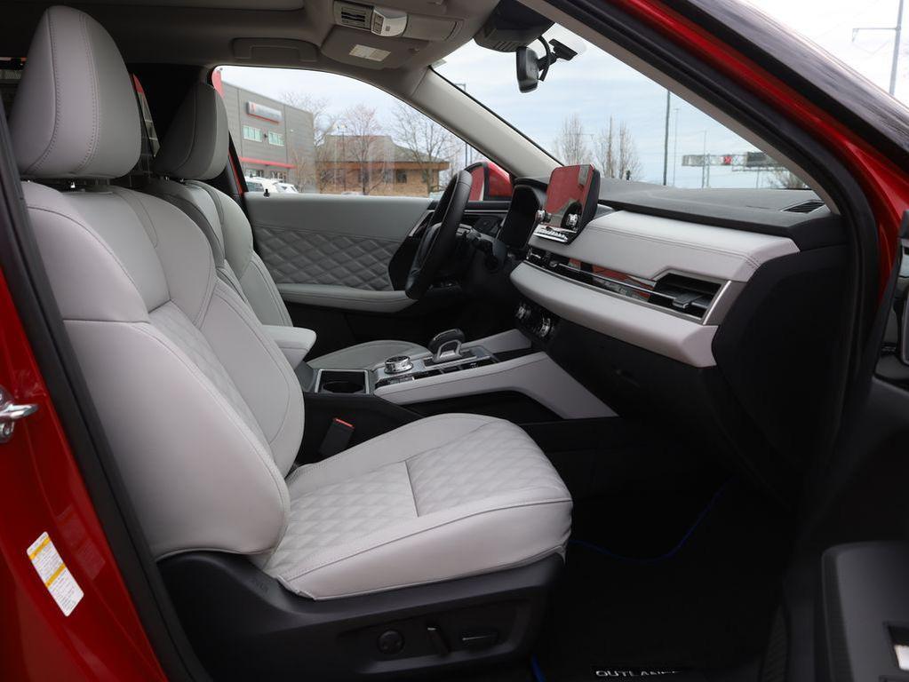 new 2025 Mitsubishi Outlander PHEV car, priced at $41,542