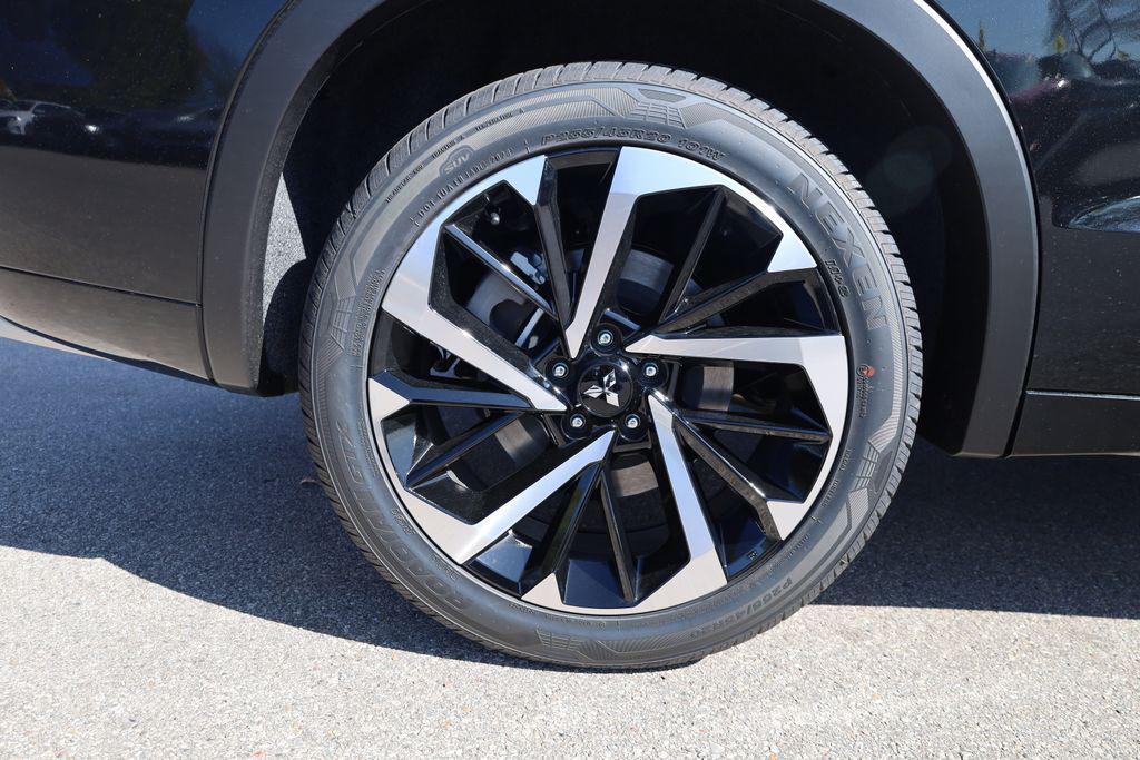 new 2025 Mitsubishi Outlander PHEV car, priced at $44,905