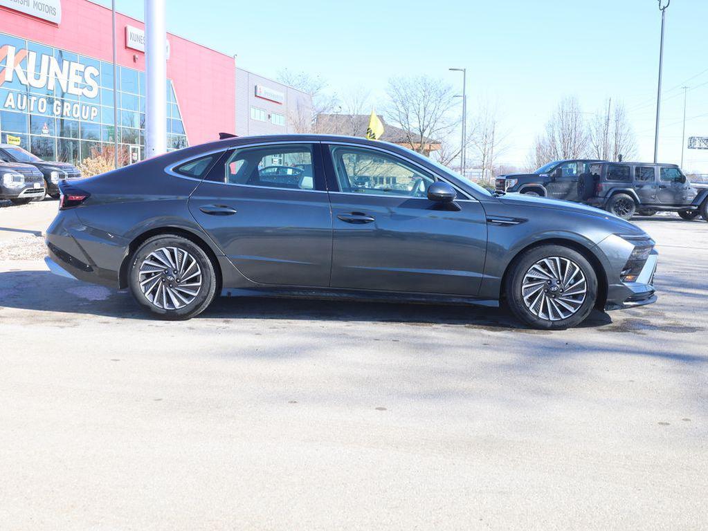 used 2025 Hyundai Sonata Hybrid car, priced at $24,277