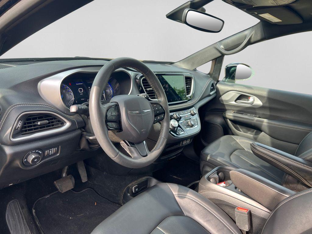 used 2024 Chrysler Pacifica car, priced at $27,527