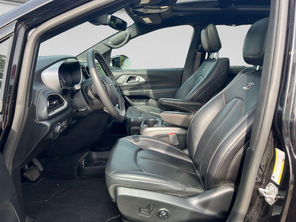 used 2024 Chrysler Pacifica car, priced at $27,527