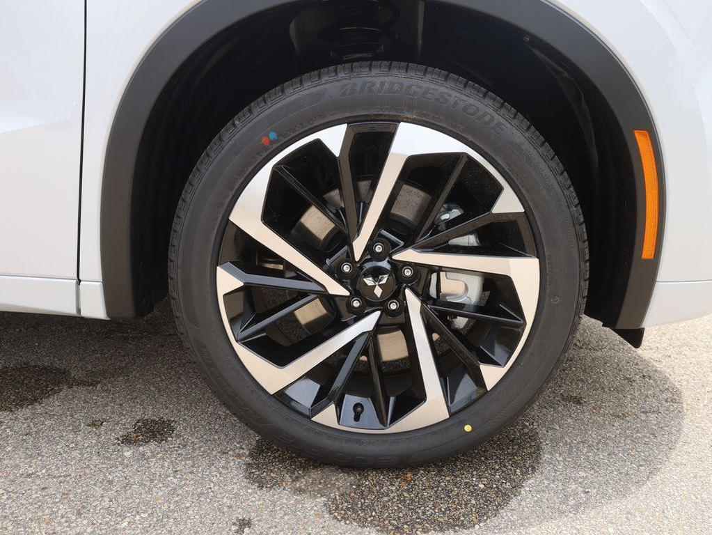 new 2025 Mitsubishi Outlander PHEV car, priced at $44,905