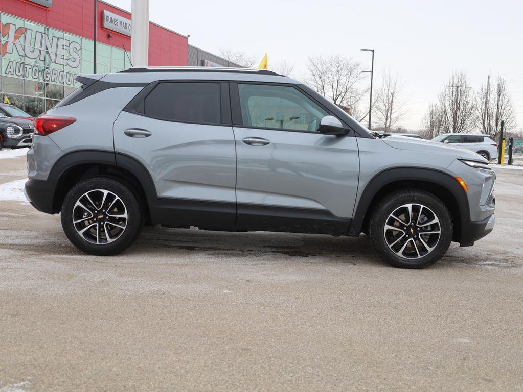 used 2025 Chevrolet TrailBlazer car, priced at $23,977