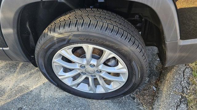 used 2020 Jeep Cherokee car, priced at $18,999