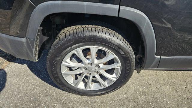 used 2020 Jeep Cherokee car, priced at $18,999