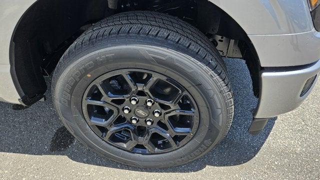 new 2025 Ford F-150 car, priced at $40,400