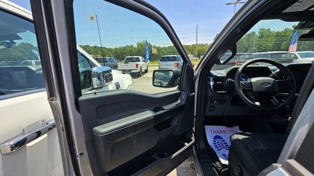 new 2025 Ford F-150 car, priced at $40,400