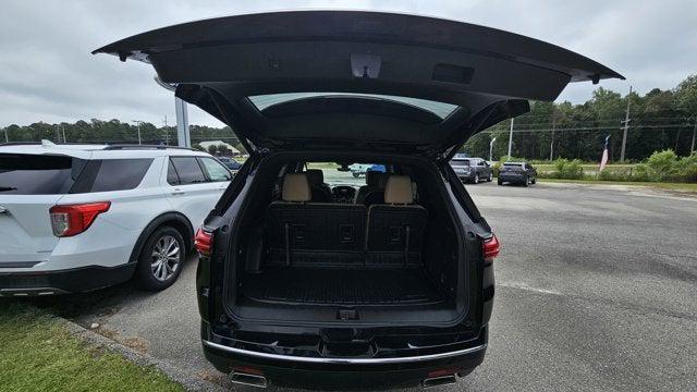 used 2023 Chevrolet Traverse car, priced at $38,999