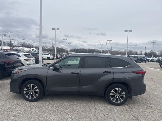 used 2022 Toyota Highlander car, priced at $35,000