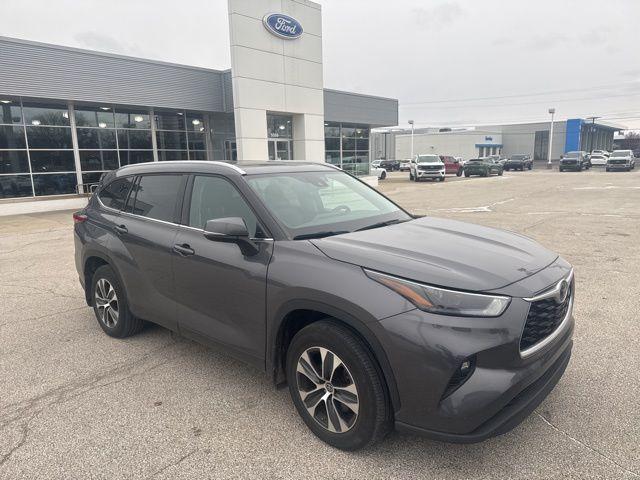 used 2022 Toyota Highlander car, priced at $35,000