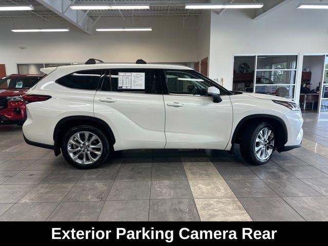 used 2021 Toyota Highlander car, priced at $31,948