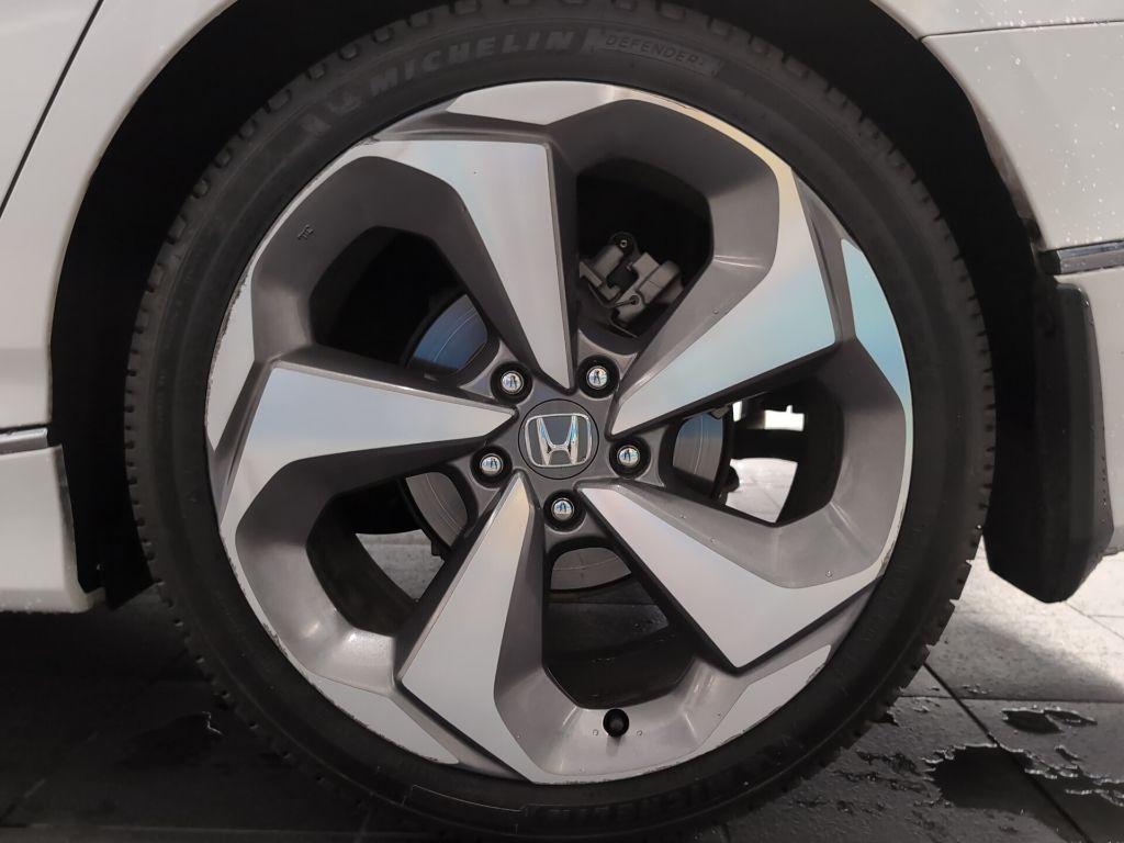 2018 Platinum White Pearl Honda Accord