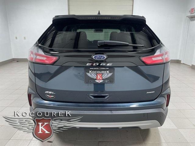 2022 Blue Metallic Ford Edge