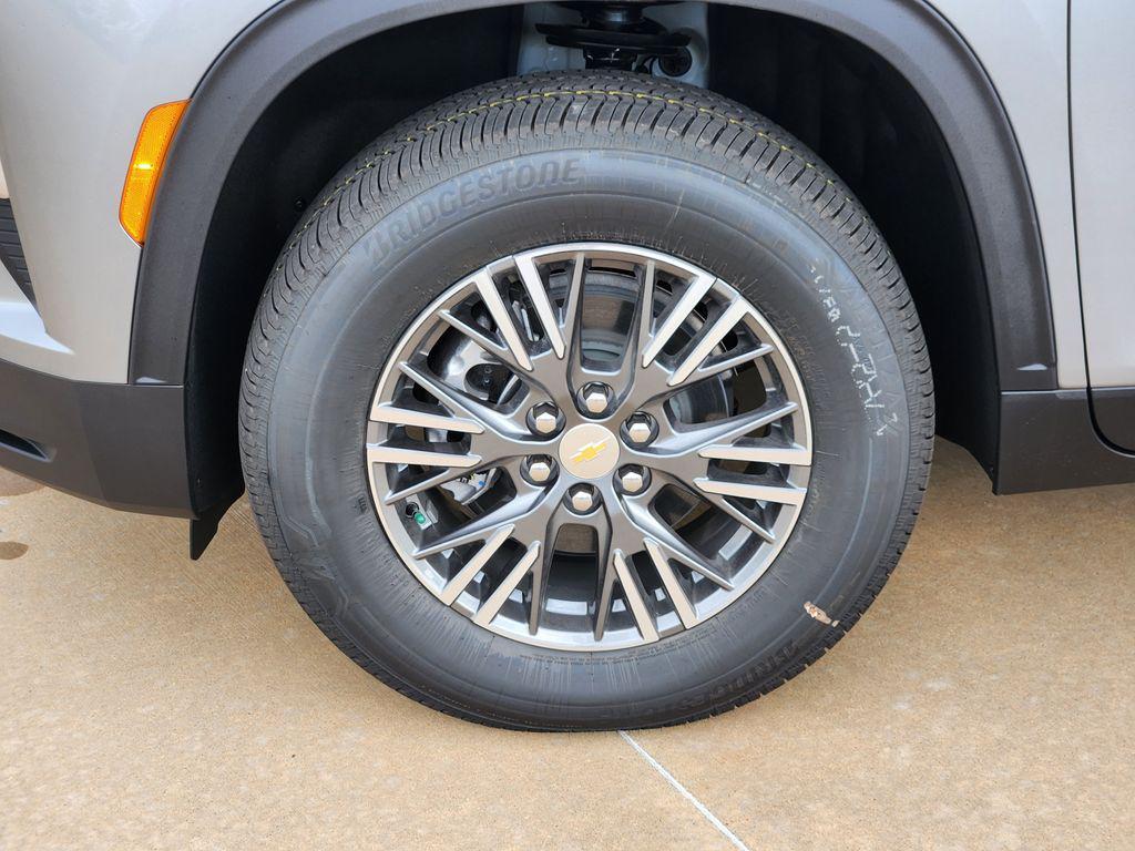new 2026 Chevrolet Traverse car, priced at $43,301