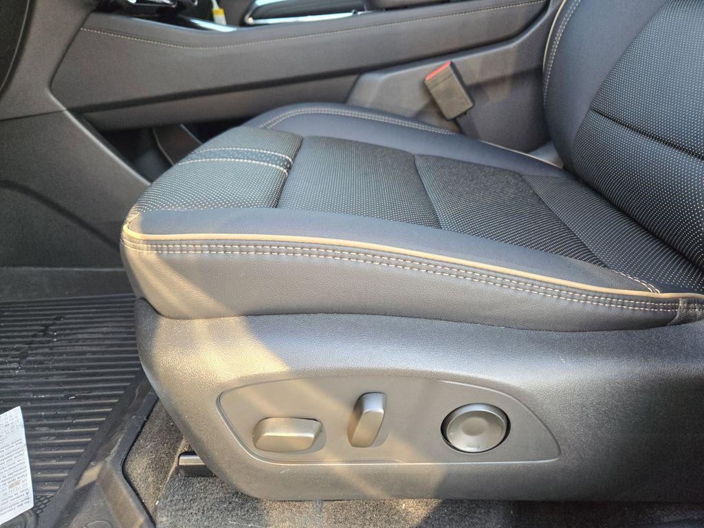 new 2026 Chevrolet Traverse car, priced at $51,556