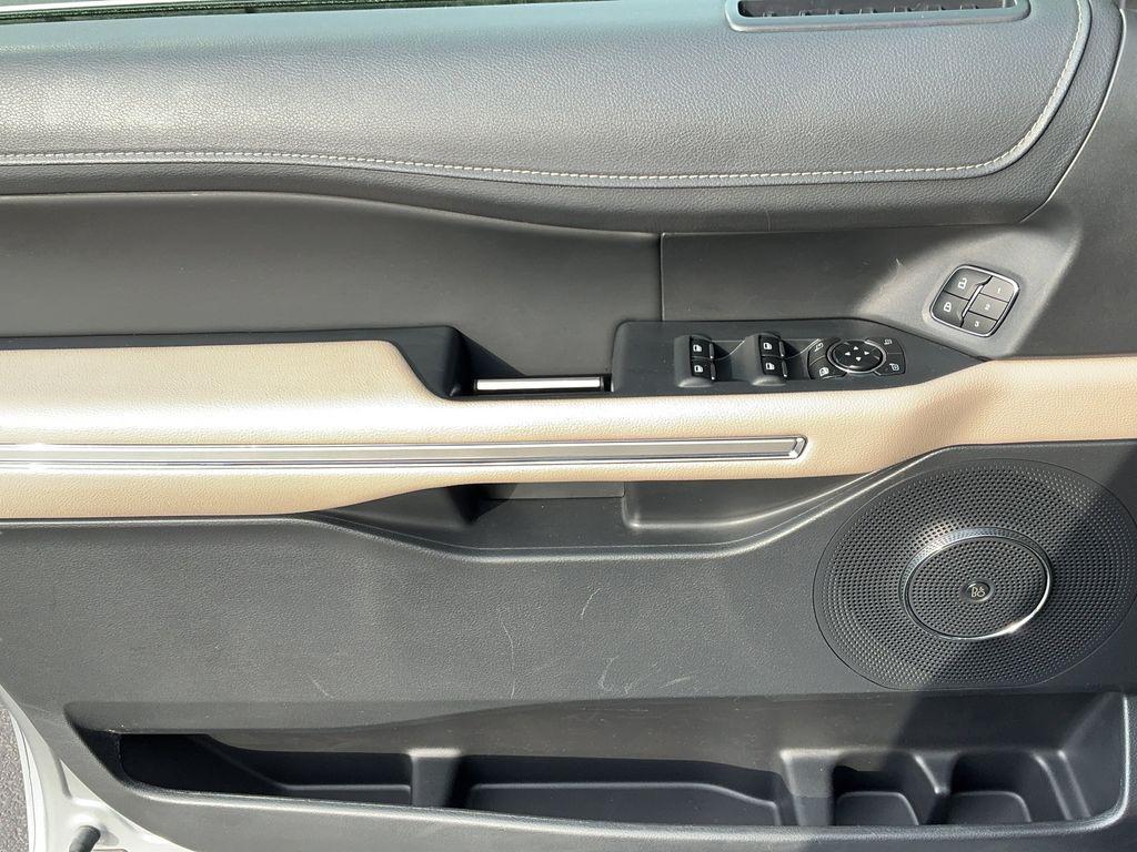 used 2024 Ford Expedition car, priced at $51,581