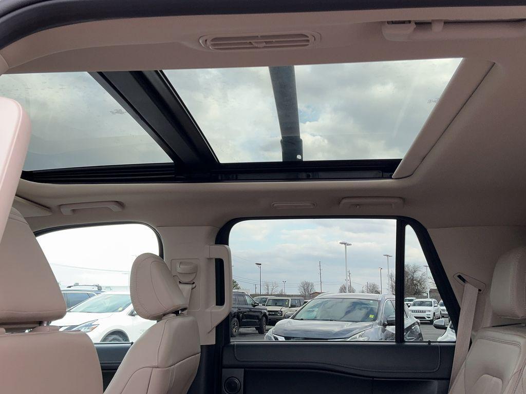 used 2024 Ford Expedition car, priced at $51,581