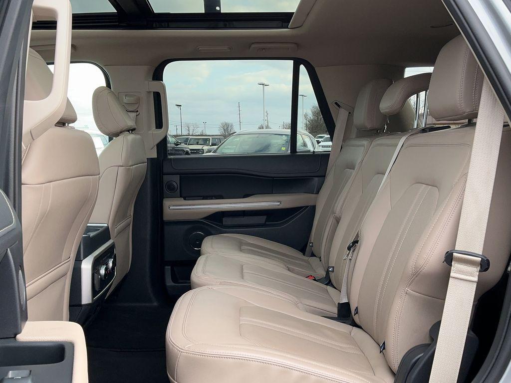 used 2024 Ford Expedition car, priced at $51,581