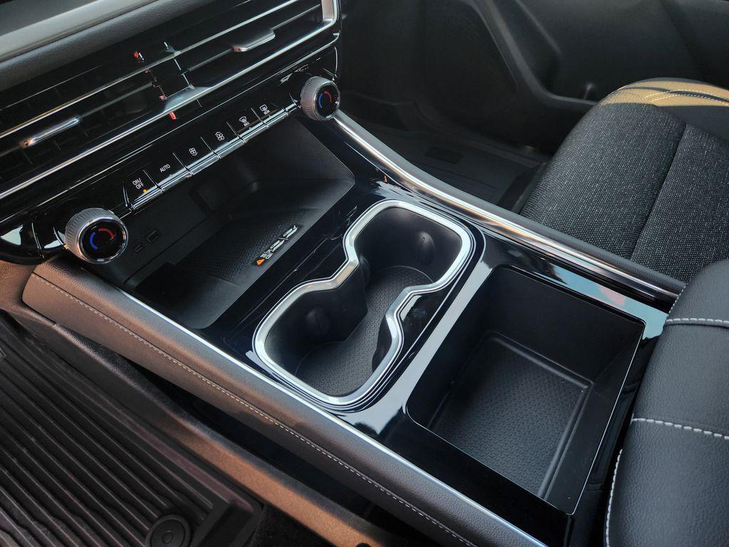 new 2026 Chevrolet Traverse car, priced at $42,208