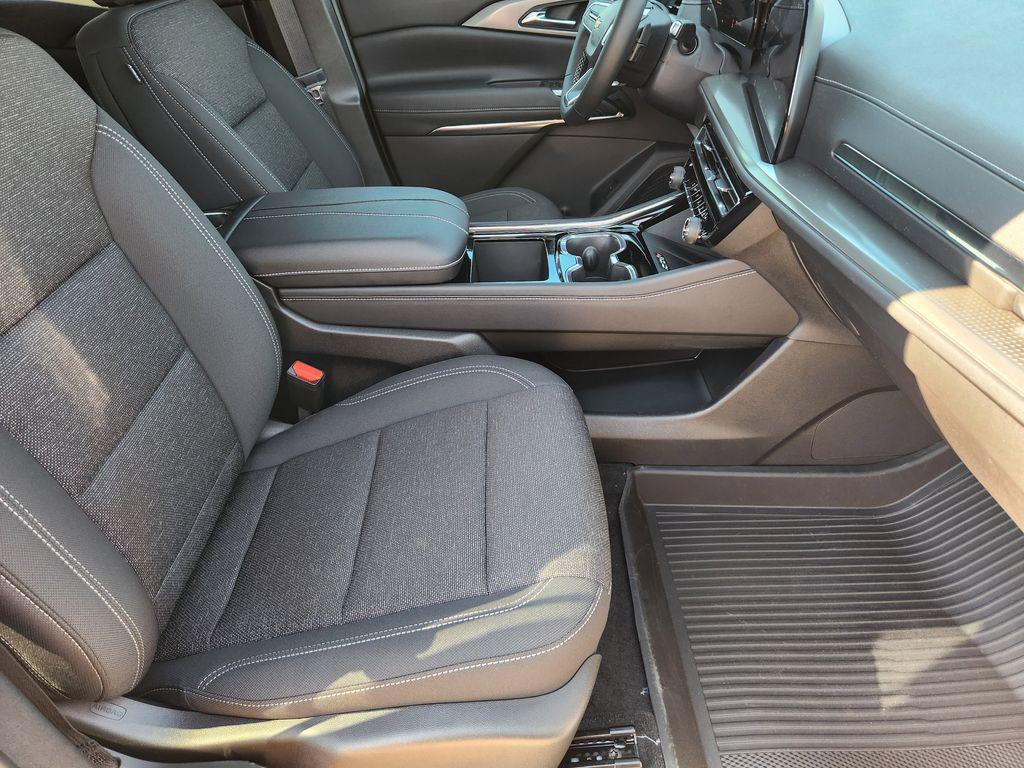 new 2026 Chevrolet Traverse car, priced at $42,208