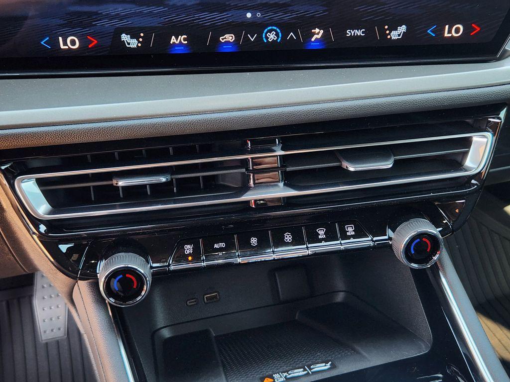 new 2026 Chevrolet Traverse car, priced at $42,208