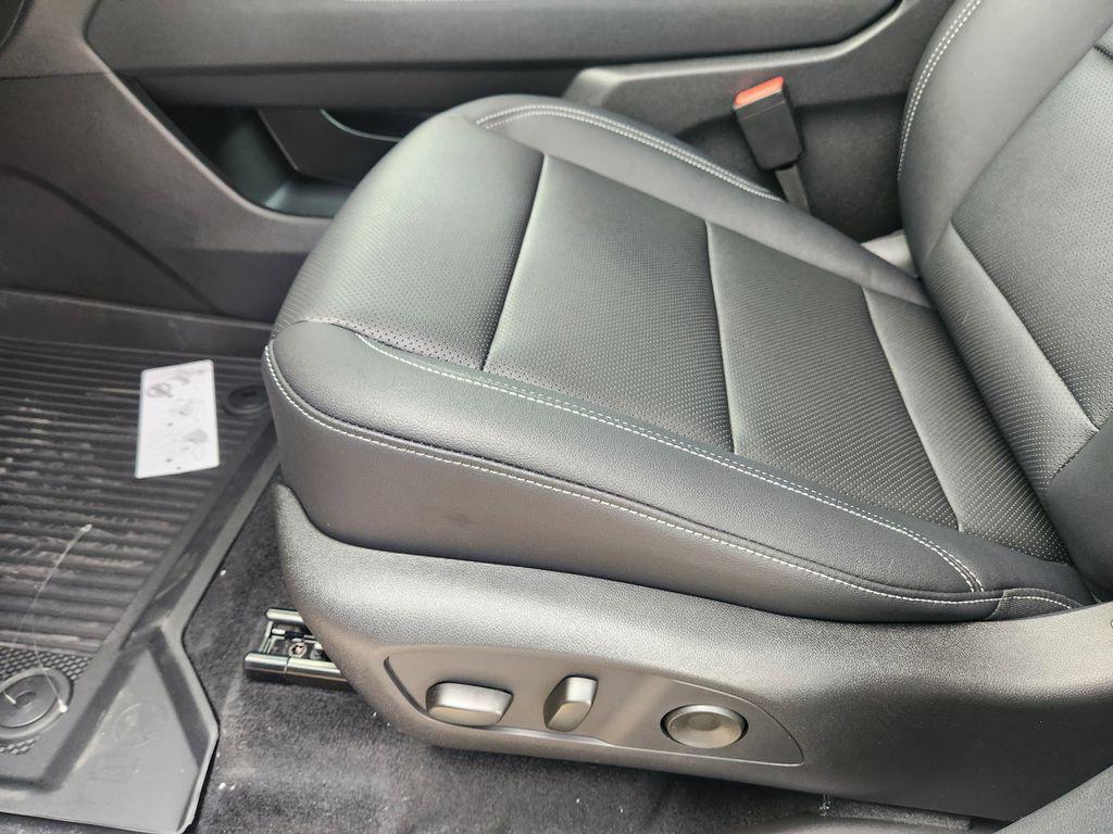 new 2026 Chevrolet Traverse car, priced at $46,170