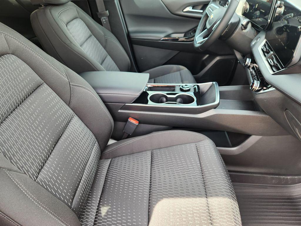 new 2026 Chevrolet Equinox car, priced at $33,326