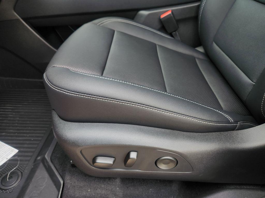 new 2026 Chevrolet Traverse car, priced at $45,225